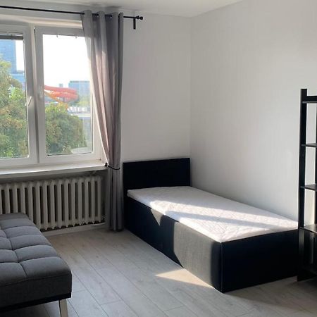 Beautiful Room - Newly Renovated, Aquapark Center Of Вроцлав Экстерьер фото